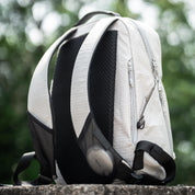 Side‑back detail view of NIID NEO Nomad 19L Backpack‑N3 glacier gray, showing breathable mesh back panel, padded shoulder straps and side pockets, ergonomic carrying design for travel and daily use.