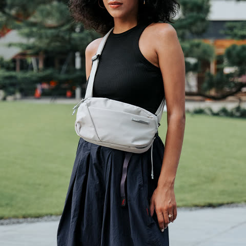 NIID N1 EDC sling bag in Pearly Gray, a versatile unisex crossbody bag with a minimalist techwear aesthetic, ideal for daily urban commuting and professional casual styling