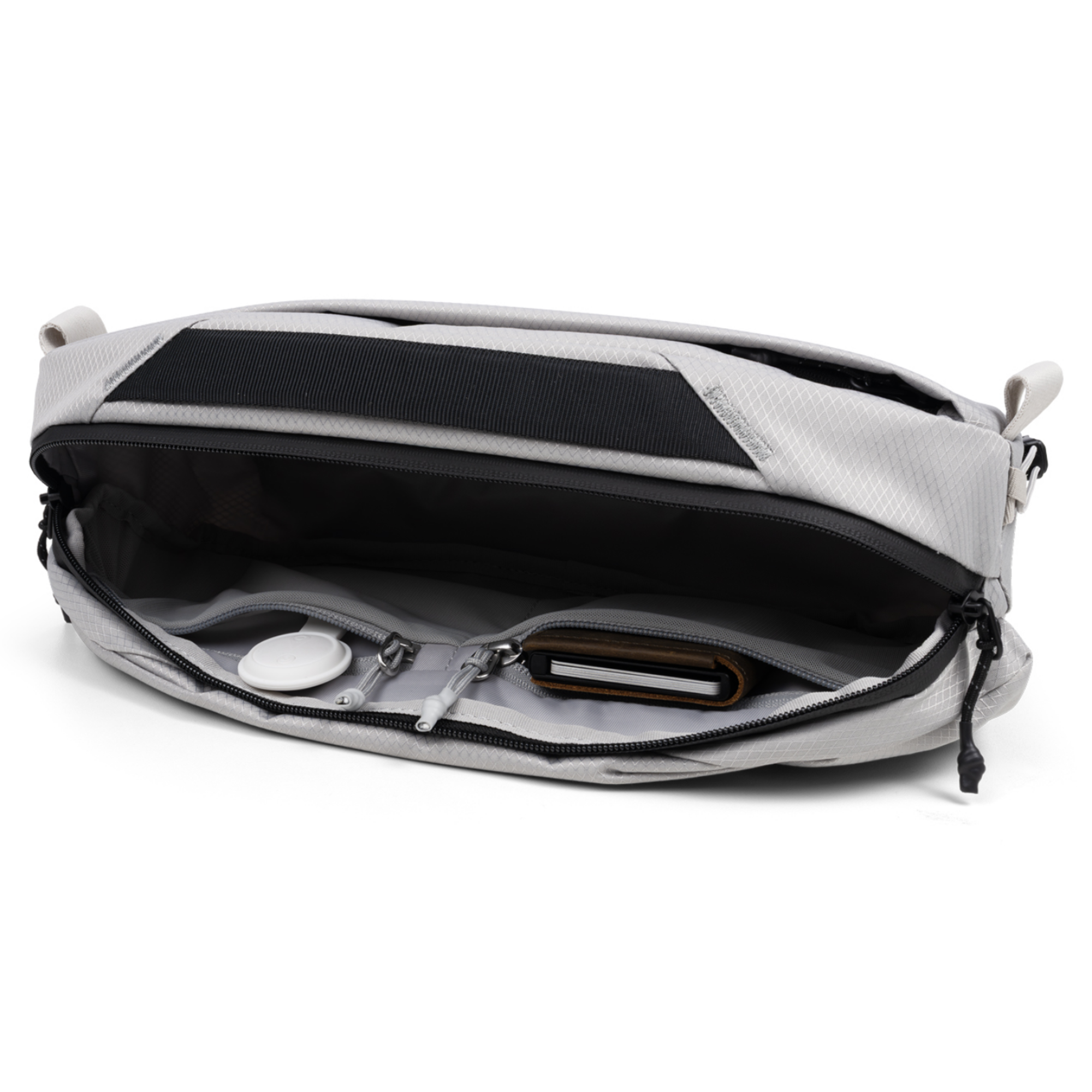 NIID N1L sling bag inner pocket can store wallet, wireless earbuds and all kinds of daily small essentials.