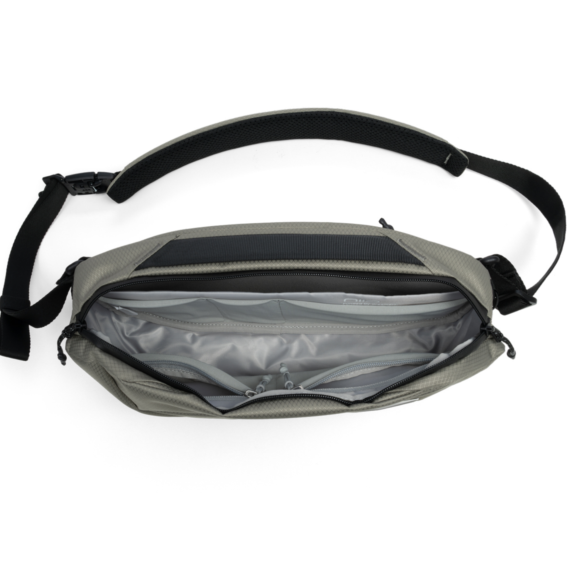 Overhead open view NIID N1L sling bag, huge inner capacity matched with soft breathable shoulder strap.