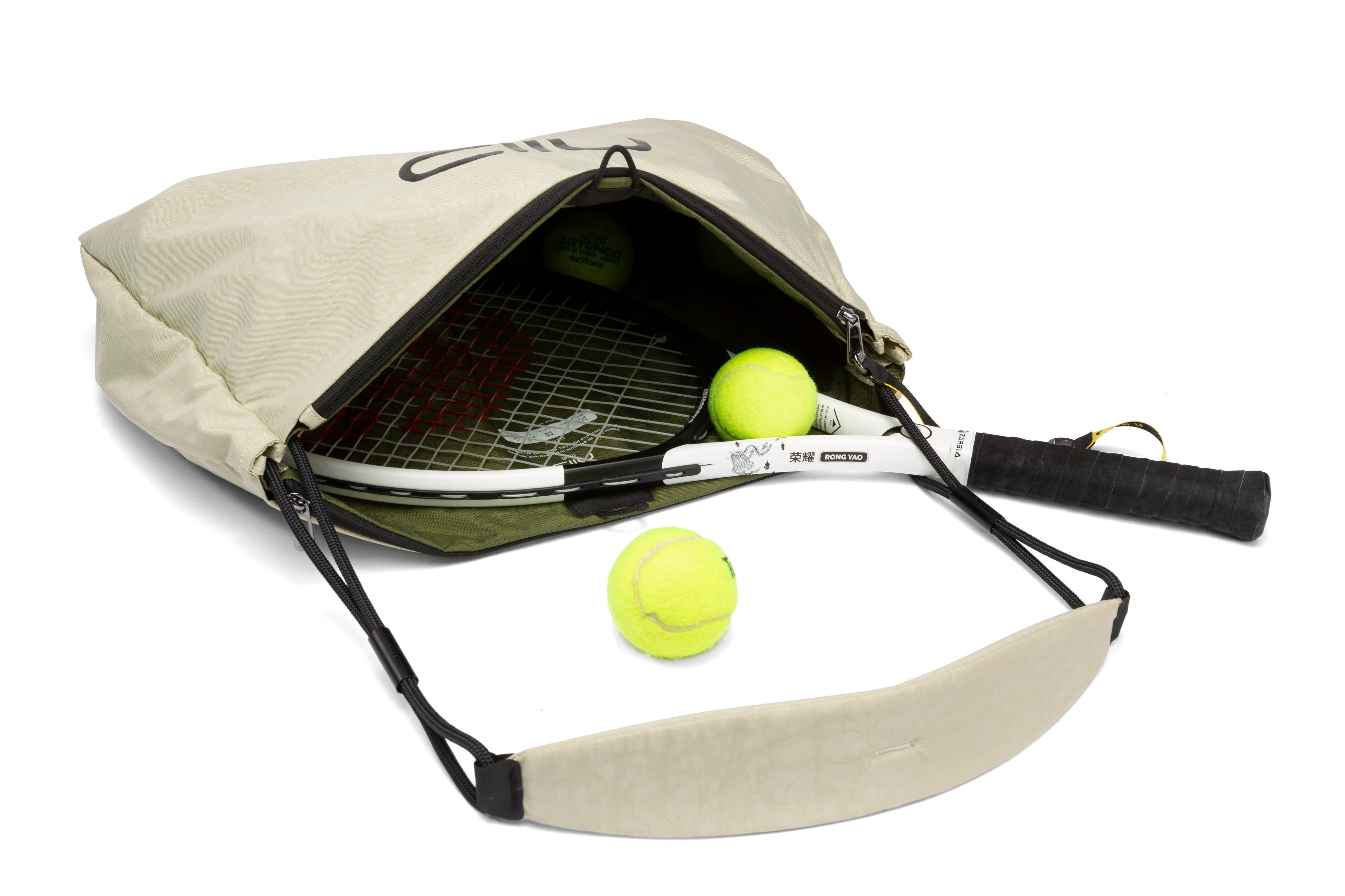 NIID ST@TEMENT S7 Tote Bag Khaki/Olive sports storage demonstration, holding tennis racket and tennis balls for outdoor daily sports carry on white background.